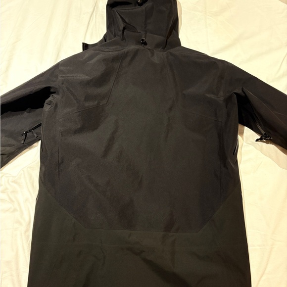 Arc'teryx Black Ski Jacket with Gray Accents - Picture 13 of 15